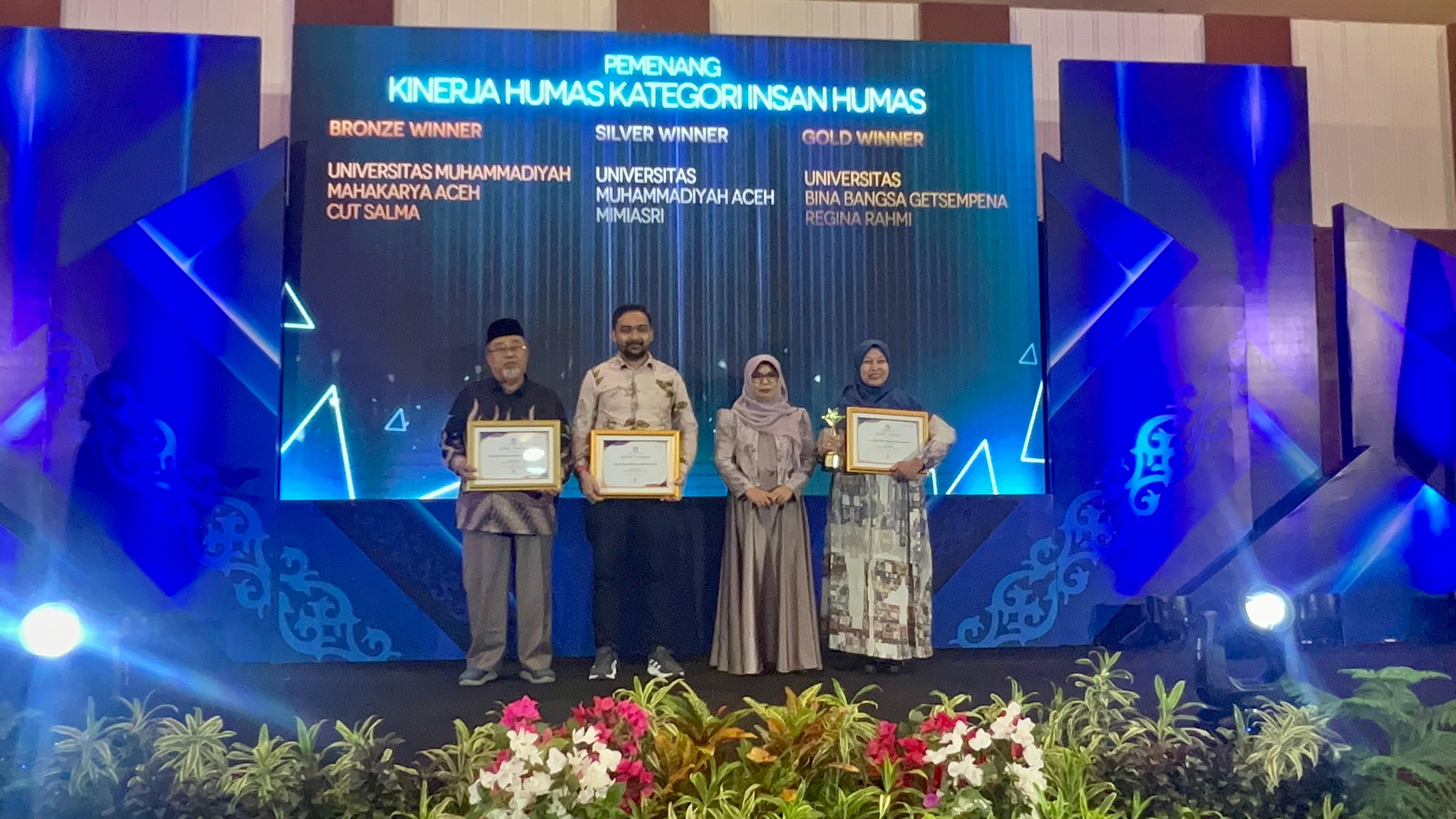 Humas UMMAH Raih Penghargaan Bronze Winner Kinerja Humas Terbaik