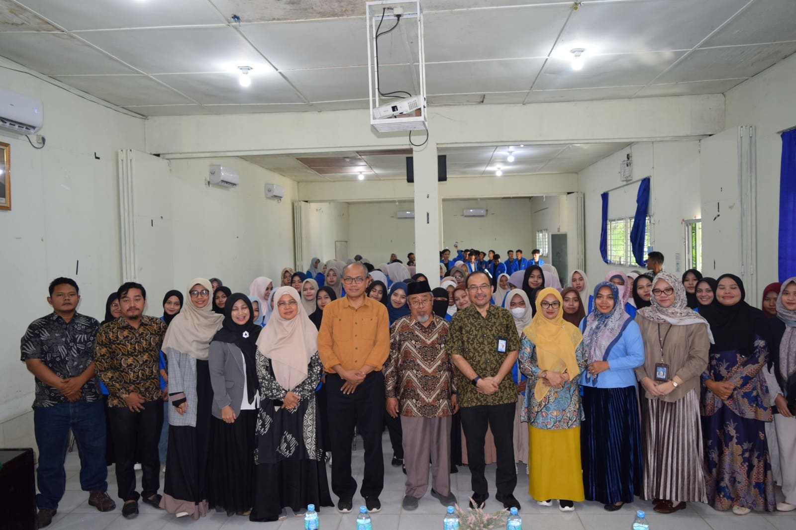 Kepala LLDIKTI XIII Aceh Lepas Mahasiswa KKN Tematik Pascabencana UMMAH