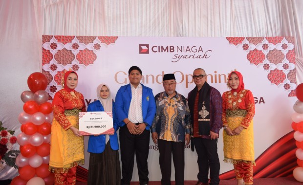 UMMAH Perkuat Kerja Sama dengan CIMB Niaga, Mahasiswa Tahfidz dan Berprestasi Terima Beasiswa